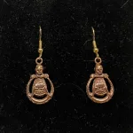 Bronze Ørehængere Rund Freja, frigg, ydun, idun, sif, guldæbler, gravid, frugtsommelig, frugtbarhed, venter sig, kærlighed, rund, mave, ønsker sig et barn, gave, amulet, aser, gudinde, bronze, bronzesmykker, bronzeøreringe, øreringe, ørehængere, hænge øreringe, gyldne, ægte, vikingesmykker, vikinger, vikingefund, kopi, kopismykker, vikingekopi, ansgar, dronning dagmar, ribe, museumssmykker, rigtige, vadehavet, symbolsk, gave, gaveide