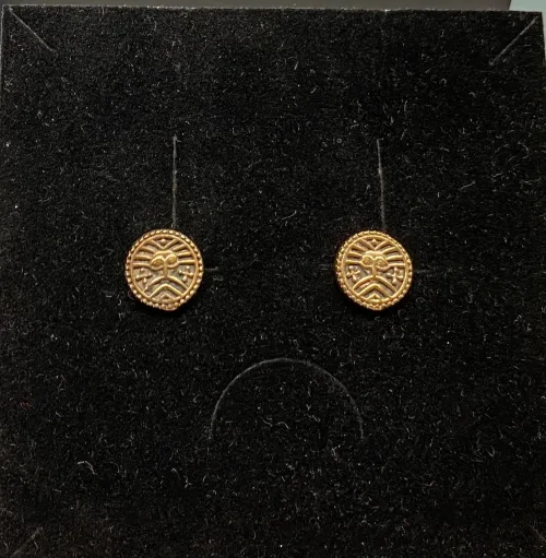 Bronze ørestikkere - Ribe Mønt, bracteat, mønter, vikingesmykker, ægte, originale, udgravninger, Ribe, domkirke, møntfund, øreringe, studs, museumssmykker, kopismykker, vikingekopi, bronzesmykker, bronzemønt, sølvskat, biti