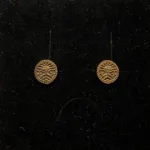 Bronze ørestikkere - Ribe Mønt, bracteat, mønter, vikingesmykker, ægte, originale, udgravninger, Ribe, domkirke, møntfund, øreringe, studs, museumssmykker, kopismykker, vikingekopi, bronzesmykker, bronzemønt, sølvskat, biti