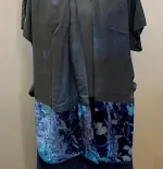 Dobbelt Silkestola med velour borter Mørkeblåt, mørkeblå, navy, marine, marineblå, midnatsblå, kongeblå, coboltblå, koboltblå, blå farver, blåt, tørklæde, silke, ren silke, silketørklæde, stola, silkestola, silkesjal, sjal, let, elegant, festligt, festtøj, tilbehør, bolero, over en kjole, over skuldrene, flot, smukt, lækkert, tilbud, nedsat, elegance, sølvbryllup, gave, sølvbrud, gaveide, kvalitet, dskret, stiligt, tidsløst, moderne, nydeligt, damet, lady, ladylike, biti, ribe, naturmateriale, kunstnerisk, unika, specielt