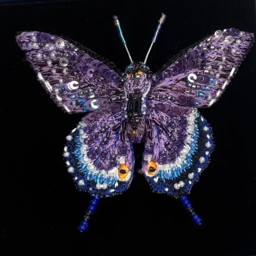 Håndlavet Broche Svalehale Sommerfugl, mørk, svalehale, eastern black swallowtail butterfly, TL-B-785, sommerfugle, butterfly, embellished, perler, pailletter, jewelry, sommerfuglesmykke, sommerfuglebroche, kunst, smykker med, smykke med, sommerfugle, eksklusive smykker, specielle, særligt, håndlavey, kunst, kunsthåndværk, broche, naturen, insekter, gaveide, gave, særlig gave, ekstraordinær, smuk, smykker, biti, ribe, unika, one of a kind, limited edition, begrænset oplag, kunstrunden, ribe, vadehavet, nationalpark,