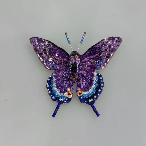 Håndlavet Broche Svalehale Sommerfugl, mørk, svalehale, eastern black swallowtail butterfly, TL-B-785, sommerfugle, butterfly, embellished, perler, pailletter, jewelry, sommerfuglesmykke, sommerfuglebroche, kunst, smykker med, smykke med, sommerfugle, eksklusive smykker, specielle, særligt, håndlavey, kunst, kunsthåndværk, broche, naturen, insekter, gaveide, gave, særlig gave, ekstraordinær, smuk, smykker, biti, ribe, unika, one of a kind, limited edition, begrænset oplag, kunstrunden, ribe, vadehavet, nationalpark,