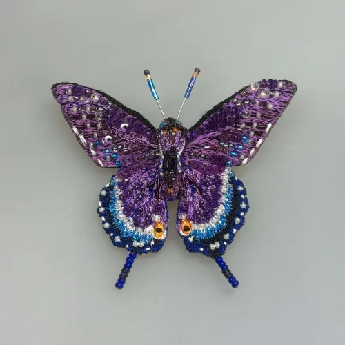 Håndlavet Broche Svalehale Sommerfugl, mørk, svalehale, eastern black swallowtail butterfly, TL-B-785, sommerfugle, butterfly, embellished, perler, pailletter, jewelry, sommerfuglesmykke, sommerfuglebroche, kunst, smykker med, smykke med, sommerfugle, eksklusive smykker, specielle, særligt, håndlavey, kunst, kunsthåndværk, broche, naturen, insekter, gaveide, gave, særlig gave, ekstraordinær, smuk, smykker, biti, ribe, unika, one of a kind, limited edition, begrænset oplag, kunstrunden, ribe, vadehavet, nationalpark,