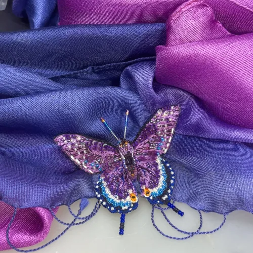 Håndlavet Broche Svalehale Sommerfugl, mørk, svalehale, eastern black swallowtail butterfly, TL-B-785, sommerfugle, butterfly, embellished, perler, pailletter, jewelry, sommerfuglesmykke, sommerfuglebroche, kunst, smykker med, smykke med, sommerfugle, eksklusive smykker, specielle, særligt, håndlavey, kunst, kunsthåndværk, broche, naturen, insekter, gaveide, gave, særlig gave, ekstraordinær, smuk, smykker, biti, ribe, unika, one of a kind, limited edition, begrænset oplag, kunstrunden, ribe, vadehavet, nationalpark,