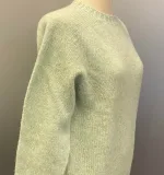 Harley of Scotland – Dame Pullover Lambswool Pistacie, shamrock, mintgrøn, lysegrøn, sart grøn, lys, forårsstrik, let, tynd, lun, smuk, kølig, damestrik, lambswool, ren, ny, uld, pullover, damepullover, damestrik, strik, striktrøje, sweater, åndbar, feminin, pigestrik, til piger, kort, smart, skotsk, klassisk, ensfarvet, enkel, kvalitet, skøn, yndig, uldtrøje, uldbluse, strikbluse, biti, ribe