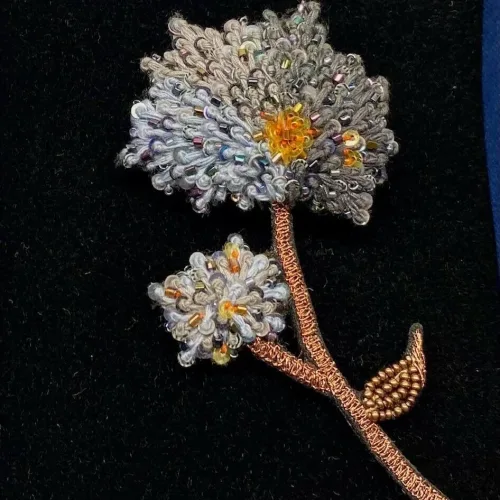 Håndlavet Broche Blå Skærmblomst, hortensia, hydragia, tidsel, blomst, skærmblomst, røllike, naturen, flora, den danske flora, farver, viol, violblå, støvet blå, lavendelblå, broche, unikke smykker, magiske smykker, magi, lykke, amulet, det bliver godt igen, kærlighed, Håndlavet Broche Kulørt Kolibri, kolibri, fugl, isfugl, fugl, dansk, natur, ornitolog, amatør, naturelsker, sommerfugle, Håndlavet Broche Kulørt sommerfugl, farverig, regnbuefarvet, kulørt, farveglad, Håndlavet Broche Blå sommerfugl, sommerfuglebroche, smykker med, smykke med, sommerfugle, eksklusive smykker, specielle, særligt, håndlavey, kunst, kunsthåndværk, broche, naturen, insekter, gaveide, gave, særlig gave, ekstraordinær, smuk, smykker, biti, ribe, unika, one of a kind, limited edition, begrænset oplag, kunstrunden, ribe, vadehavet, nationalpark, blomsterhandler, blomsterdekoratør, healing