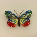 Håndlavet Broche Regnbue sommerfugl, kulørt, alle verdens farver, verden er i farver nu, det bliver godt igen, rainbow, pride, lille somerfugl, Håndlavet Broche Kulørt sommerfugl, farverig, regnbuefarvet, kulørt, farveglad, Håndlavet Broche Blå sommerfugl, sommerfuglebroche, smykker med, smykke med, sommerfugle, eksklusive smykker, specielle, særligt, håndlavey, kunst, kunsthåndværk, broche, naturen, insekter, gaveide, gave, særlig gave, ekstraordinær, smuk, smykker, biti, ribe, unika, one of a kind, limited edition, begrænset oplag, kunstrunden, ribe, vadehavet, nationalpark,