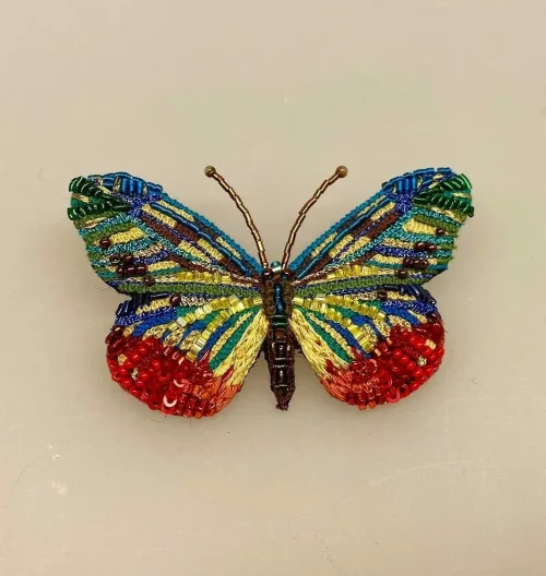 Håndlavet Broche Regnbue sommerfugl, kulørt, alle verdens farver, verden er i farver nu, det bliver godt igen, rainbow, pride, lille somerfugl, Håndlavet Broche Kulørt sommerfugl, farverig, regnbuefarvet, kulørt, farveglad, Håndlavet Broche Blå sommerfugl, sommerfuglebroche, smykker med, smykke med, sommerfugle, eksklusive smykker, specielle, særligt, håndlavey, kunst, kunsthåndværk, broche, naturen, insekter, gaveide, gave, særlig gave, ekstraordinær, smuk, smykker, biti, ribe, unika, one of a kind, limited edition, begrænset oplag, kunstrunden, ribe, vadehavet, nationalpark,