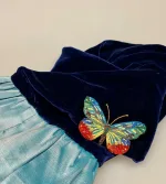 Håndlavet Broche Regnbue sommerfugl, kulørt, alle verdens farver, verden er i farver nu, det bliver godt igen, rainbow, pride, lille somerfugl, Håndlavet Broche Kulørt sommerfugl, farverig, regnbuefarvet, kulørt, farveglad, Håndlavet Broche Blå sommerfugl, sommerfuglebroche, smykker med, smykke med, sommerfugle, eksklusive smykker, specielle, særligt, håndlavey, kunst, kunsthåndværk, broche, naturen, insekter, gaveide, gave, særlig gave, ekstraordinær, smuk, smykker, biti, ribe, unika, one of a kind, limited edition, begrænset oplag, kunstrunden, ribe, vadehavet, nationalpark,