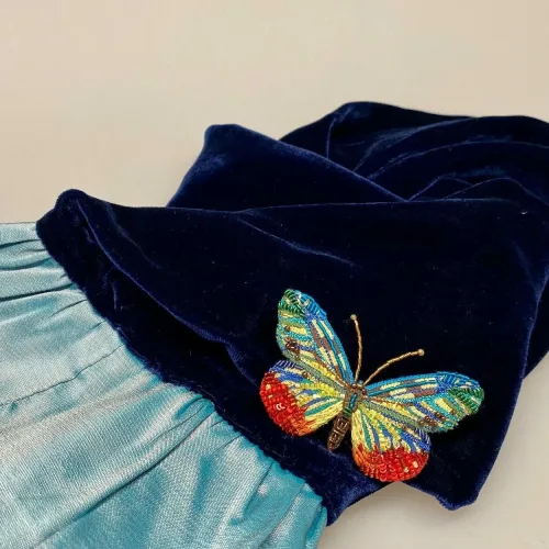 Håndlavet Broche Regnbue sommerfugl, kulørt, alle verdens farver, verden er i farver nu, det bliver godt igen, rainbow, pride, lille somerfugl, Håndlavet Broche Kulørt sommerfugl, farverig, regnbuefarvet, kulørt, farveglad, Håndlavet Broche Blå sommerfugl, sommerfuglebroche, smykker med, smykke med, sommerfugle, eksklusive smykker, specielle, særligt, håndlavey, kunst, kunsthåndværk, broche, naturen, insekter, gaveide, gave, særlig gave, ekstraordinær, smuk, smykker, biti, ribe, unika, one of a kind, limited edition, begrænset oplag, kunstrunden, ribe, vadehavet, nationalpark,