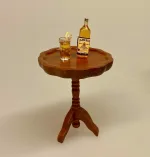 Miniature Flaske med Jameson Whisky, irish, coffee, irsk kaffe, irsk whisky, whiskey, jamesons, flaske, dukkehus, dukkehusting, minibar, dukkestue, tilbehør, ting til, nisser, nissebo, nissehus, dukkehuset, sætterkassen, sangskjuler, alkohol, de voksnes rækker, on the rocks, drinks, sjus, sjusser, herreværelse, konfirmation, tale, symbolsk, fødselsdag, bryllup, biti, ribe, sættrekasse, sættekasse, 1:12, miniaturer