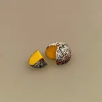 Miniature Fransk ost i to stykker, miniature mad, mini, ost, fransk ost, la gryere, la rustique, minimad, dukkehus, dukkehusmad, til dukkehuset, nissebo, nissemad, nissedør, til nisser, sætterkasse, sættekasse, til, sætterkassen, dukkestuen, dukkestue, sangskjuler, elsker ost, osteelsker, gavekort, symbolsk, speciel, tale, gimmick, biti, ribe