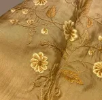 Tørklæde dobbelt thaisilke med broderi - Beige, sandfarvet, æggeskalsfarvet, champagnefarvet, natur, kornfarvet, håndbroderet, blomster, broderi, dobbelt, thaisilke, fed silke, ren silke, eksklusivt, elegant, stola, fest, festtilbehør, sjal, lækkert, kvalitet, limited edition, unika, begrænset oplag, neutralt, flot, luksus, gaveide, tilbud, value for money, mærkevarer, biti, ribe, vadehavet, nationalpark, louis vuitton felice,