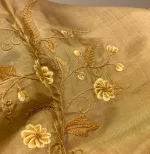 Tørklæde dobbelt thaisilke med broderi - Beige, sandfarvet, æggeskalsfarvet, champagnefarvet, natur, kornfarvet, håndbroderet, blomster, broderi, dobbelt, thaisilke, fed silke, ren silke, eksklusivt, elegant, stola, fest, festtilbehør, sjal, lækkert, kvalitet, limited edition, unika, begrænset oplag, neutralt, flot, luksus, gaveide, tilbud, value for money, mærkevarer, biti, ribe, vadehavet, nationalpark, louis vuitton felice,