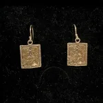 Vikinge Ørehængere i sølv - Guldgubbe kys, kys, kærlighed, kærlighedsamulet, held i kærlighed, morgengave, bryllup, forlovelse, valentinesgave, guldgubbe, elskende, vikingesmykker, vikinger, vikingefund, ribe, guldskat, øreringe, ørehængere, firkantede, plader, mønter, museumssmykke, museumssmykker, oldtiden, gamle guder, nordiske guder, nordisk, mytologi, myter, aser, asatro, solen, sølv, ægte sølv, sterling sølv, sølvsmykker, sølvøreringe, hængere, lange øreringe, biti, ribe, domkirken, vadehavet, vadehavscenteret, vikingemuseum, vikingeby, vikinger ansgar