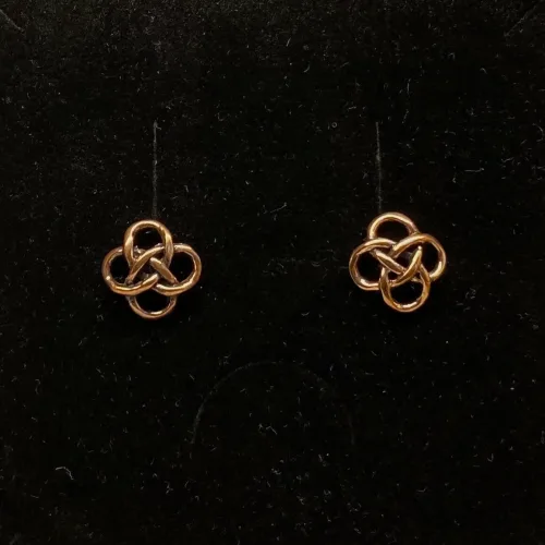 Vikingeørestikkere Bronze - Jordknuden, Vikingeørestikkere Bronze - Jordknuden Lille, vikinger, vikingesmykker, vikingeørestikkere, ørestikkere, studs, bronze, guld, ægte, vikingetiden, keltiske, gyldne, små, flettede, fletværk, kopismykker, kopi, fund, udgravninger, guldskat, sølvskat, vikingekopi, museumssmykker, museumssmykke, knude, knuder, interessante, flotte, specielle, nordiske, guder, aser, asatro, solhverv, evigheden, infinity, never ending, amulet, amuletter, harmoni, harmoniske, ribe, ansgar, dagmar, vadehavet, domkirkepladsen, domkirke, biti,