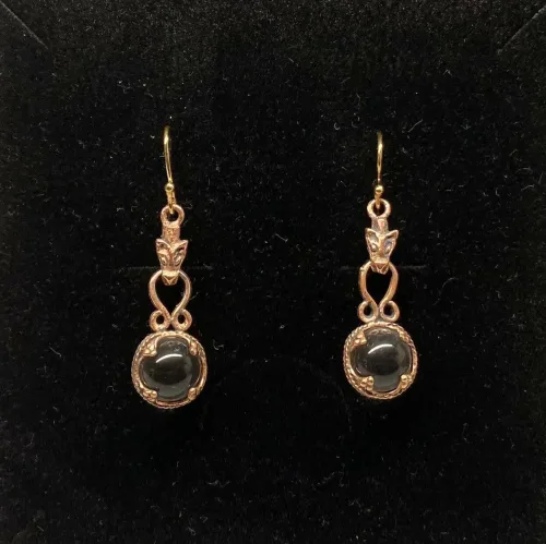 Ørehængere Bronze - Gotlandsk krystal med Fenris 10 mm, ulven, Fenris, Lokes søn, Ragnarok, fenrisulven, ulvehoved, Ørehængere Bronze - Gotlandsk krystal 12 mm, Ørehængere Bronze - Gotlandsk krystal 10 mm, Vikinge Ørehængere i bronze - Gotlandsk krystal enkel, ørehængere, øreringe, ørenringe, øresmykker, bronze, smykker, vikingesmykker, museumssmykker, museums, kopismykker, vikingekopier, oldtidsfund, historiske smykker, ægte, originale, aser, nordisk, nordiske, mytologi, gamle, symbolik, amuletter, specielle, kvalitet, ribe, biti, fund,