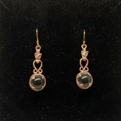 Ørehængere Bronze - Gotlandsk krystal med Fenris 10 mm, ulven, Fenris, Lokes søn, Ragnarok, fenrisulven, ulvehoved, Ørehængere Bronze - Gotlandsk krystal 12 mm, Ørehængere Bronze - Gotlandsk krystal 10 mm, Vikinge Ørehængere i bronze - Gotlandsk krystal enkel, ørehængere, øreringe, ørenringe, øresmykker, bronze, smykker, vikingesmykker, museumssmykker, museums, kopismykker, vikingekopier, oldtidsfund, historiske smykker, ægte, originale, aser, nordisk, nordiske, mytologi, gamle, symbolik, amuletter, specielle, kvalitet, ribe, biti, fund,