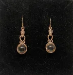 Ørehængere Bronze - Gotlandsk krystal med Fenris 10 mm, ulven, Fenris, Lokes søn, Ragnarok, fenrisulven, ulvehoved, Ørehængere Bronze - Gotlandsk krystal 12 mm, Ørehængere Bronze - Gotlandsk krystal 10 mm, Vikinge Ørehængere i bronze - Gotlandsk krystal enkel, ørehængere, øreringe, ørenringe, øresmykker, bronze, smykker, vikingesmykker, museumssmykker, museums, kopismykker, vikingekopier, oldtidsfund, historiske smykker, ægte, originale, aser, nordisk, nordiske, mytologi, gamle, symbolik, amuletter, specielle, kvalitet, ribe, biti, fund,