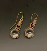 Ørehængere Bronze - Gotlandsk krystal med Fenris 10 mm, ulven, Fenris, Lokes søn, Ragnarok, fenrisulven, ulvehoved, Ørehængere Bronze - Gotlandsk krystal 12 mm, Ørehængere Bronze - Gotlandsk krystal 10 mm, Vikinge Ørehængere i bronze - Gotlandsk krystal enkel, ørehængere, øreringe, ørenringe, øresmykker, bronze, smykker, vikingesmykker, museumssmykker, museums, kopismykker, vikingekopier, oldtidsfund, historiske smykker, ægte, originale, aser, nordisk, nordiske, mytologi, gamle, symbolik, amuletter, specielle, kvalitet, ribe, biti, fund,