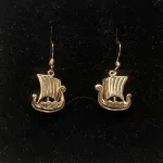 Ørehængere Bronze - Vikingskibe, Vikinge Ørehængere i bronze - Skibe Stævn, øreringe, ørehængere, bronze, vikingesmykker, vikingefund, museumssmykker, museums, fund, oldtidsfund, nordiske, mytologi, aser, asatro, ribe, biti, flotte, historiske, kopismykker, originale, ægte, vikingesmykke - ørehængere øreringe skibe i bronze, skridbladner, dragestævn,