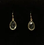 Guld Ørenringe med Facet Dråber - Grøn Kvarts, sart grønne, lysegrøn, champagnefarvet, grønlig, Forgyldte Ørenringe med runde facetsten - Grøn Kvarts, Forgyldte Ørenringe med runde facetsten - Grøn Agat, grønne, øreringe, ørehængere, ørenhængere, ørekroge, sten, med ægte, sten, ædelsten, grøn, guld, ægte, forgyldte, guldbelagte, sterling sølv, 925, facetslebne, facet, stine a, maanesten, enamel, marianne dulong, julie sandlau, susanne friis bjørner, dansk design, danske brands, flotte, små, gaveide, julegave, hængeøreringe, hængere, biti, ribe, champagnefarvede,