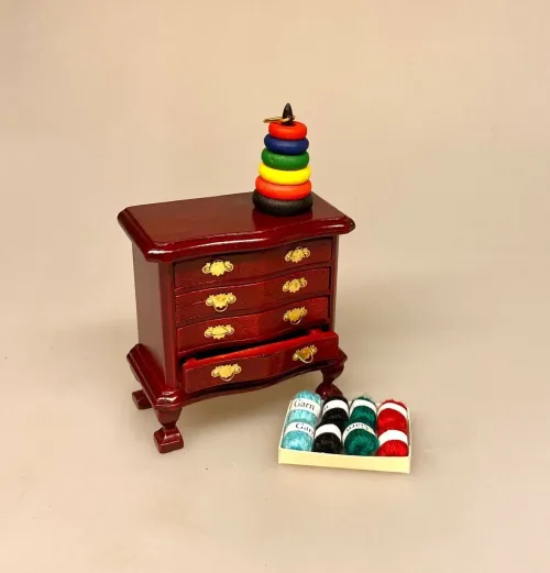 Miniature Top med Kulørte Ringe, ringspil, stabeltårn, top, legetøj, dukkebørn, børneværelse, dukkehus, ting til, dukkehusting, dukkehustilbehør, 1:12, dukkehuset, nisser, nissebørn, nissedør, julemandens, værksted, julekalender, for børn, miniature, biti, ribe