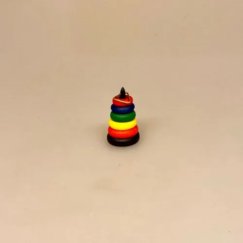Miniature Top med Kulørte Ringe, ringspil, stabeltårn, top, legetøj, dukkebørn, børneværelse, dukkehus, ting til, dukkehusting, dukkehustilbehør, 1:12, dukkehuset, nisser, nissebørn, nissedør, julemandens, værksted, julekalender, for børn, miniature, biti, ribe