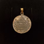 Vikingevedhæng Bronze - Hedeby Mønt, bracteat, mønt, bronzemønt, 05-335, bronzevedhæng, bronzesmykke,