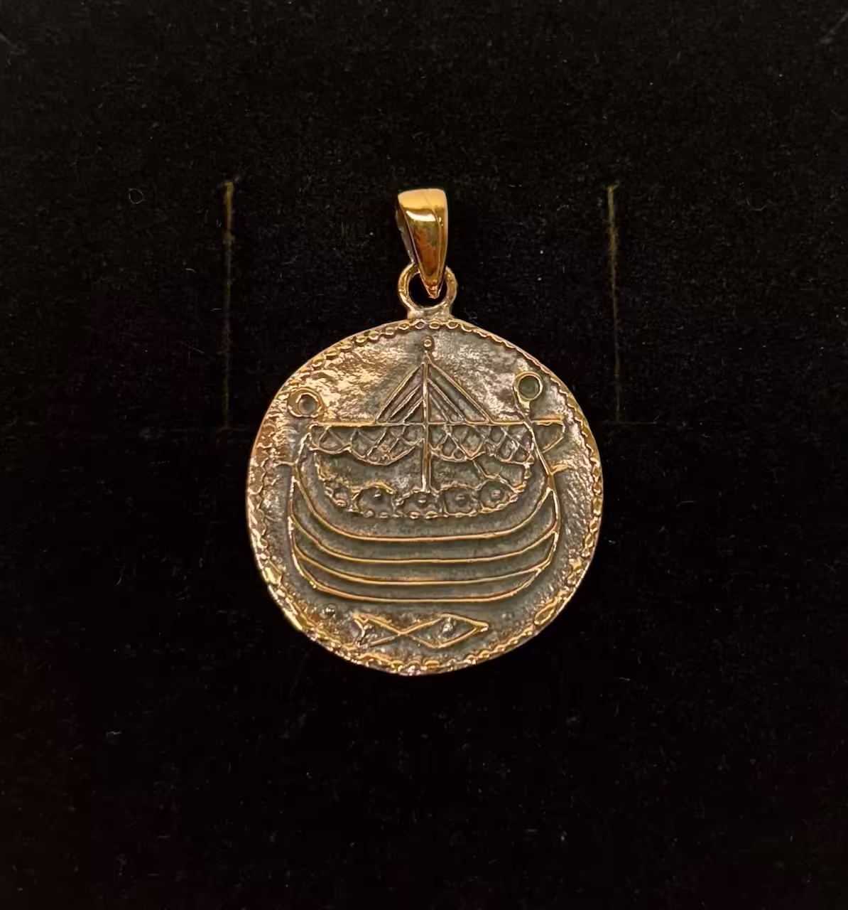 Vikingevedhæng Bronze - Hedeby Mønt Vikingevedhæng Bronze - Hedeby Mønt, bracteat, mønt, bronzemønt, 05-335, bronzevedhæng, bronzesmykke,