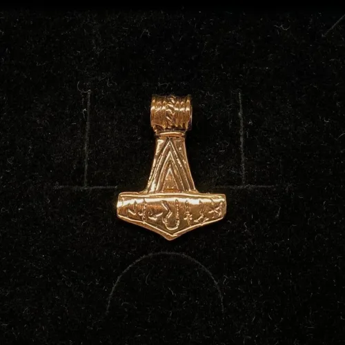 Vikingevedhæng Bronze Thorshammer - tosidet med runer, thor, vikingesmykker, vedhæng, vikingevedhæng, dobbelt, mønster, vikingefund, gamle, guder, aser, mytologi, museumssmykker, kopismykker, vikingekopi, biti, ribe, dmkirke,