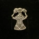 Vikingevedhæng i sølv - Freja med fletninger stor, freya, freyja, kærlighed, frugtbarhed, liv, valkyrie, asgård, asatro, aserne, bifrost, tårer af guld, valentine, kærlighed, museumssmykker, gaveide, konfirmationsgave, konfirmand, smykke, vehæng, sølvvedhæng, vikingesmykke, gamle, nordiske, guder, mytologi, nordisk, museums, sølvsmykker, ægte, original, kopismykke, fund, udgravninger, biti, ribe,