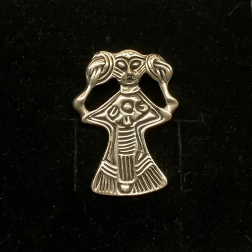 Vikingevedhæng i sølv - Freja med fletninger stor, freya, freyja, kærlighed, frugtbarhed, liv, valkyrie, asgård, asatro, aserne, bifrost, tårer af guld, valentine, kærlighed, museumssmykker, gaveide, konfirmationsgave, konfirmand, smykke, vehæng, sølvvedhæng, vikingesmykke, gamle, nordiske, guder, mytologi, nordisk, museums, sølvsmykker, ægte, original, kopismykke, fund, udgravninger, biti, ribe,