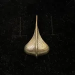 Vikingevedhæng i sølv - Vikingestævn, gokstad, skib, vikingeskib, vikinger, vikingesmykker, vikingetid, gamle, nordiske, guder, tro, mytologi, aser, asatro, stævn, krigsskib, sølv, sterling, sølv, ægte, original, kopismykke, museumssmykke, museums, vedhæng, gaveide, flot, elegant, halskæde, biti, ribe, ansgar, domkirken,