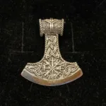 Vikingevedhæng sølv Thorshammer med Vegvisir, vejviser, magisk, amulet, amullet, hesketegn, magi, beskyttelse, islandsk, nordisk, mytologi, vikinger, aser, asatro, guder, gamle, vikinger, vikingefund, fund, udgravninger, runer, keltisk, sølv, ægte, original, museumssmykker, museums, biti, ribe, sølv, thorshammer, mjølner