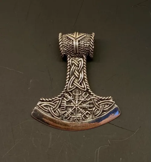 Vikingevedhæng sølv Thorshammer med Vegvisir, vejviser, magisk, amulet, amullet, hesketegn, magi, beskyttelse, islandsk, nordisk, mytologi, vikinger, aser, asatro, guder, gamle, vikinger, vikingefund, fund, udgravninger, runer, keltisk, sølv, ægte, original, museumssmykker, museums, biti, ribe, sølv, thorshammer, mjølner