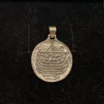 Vikingevedhæng sølvmønt - Hedeby, første, mønt, sølvmønt, sølvsmykker, Vikingevedhæng sølvmønt - Aalborg, sølvskat, alabu, mønt, wotan, bracteat, bractiat, dansk, fund, vikingefund, kong harald, gamle, museumssmykker, museums, kopismykker, kopi, udgravninger, danefæ, gaveide, sølvsmykke, vedhæng, ægte, original, biti, ribe,