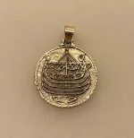 Vikingevedhæng sølvmønt - Hedeby, første, mønt, sølvmønt, sølvsmykker, Vikingevedhæng sølvmønt - Aalborg, sølvskat, alabu, mønt, wotan, bracteat, bractiat, dansk, fund, vikingefund, kong harald, gamle, museumssmykker, museums, kopismykker, kopi, udgravninger, danefæ, gaveide, sølvsmykke, vedhæng, ægte, original, biti, ribe,