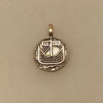 Vikingevedhæng sølvmønt - Hedeby lille, Vikingevedhæng sølvmønt - Hedeby, første, mønt, sølvmønt, sølvsmykker, Vikingevedhæng sølvmønt - Aalborg, sølvskat, alabu, mønt, wotan, bracteat, bractiat, dansk, fund, vikingefund, kong harald, gamle, museumssmykker, museums, kopismykker, kopi, udgravninger, danefæ, gaveide, sølvsmykke, vedhæng, ægte, original, biti, ribe,