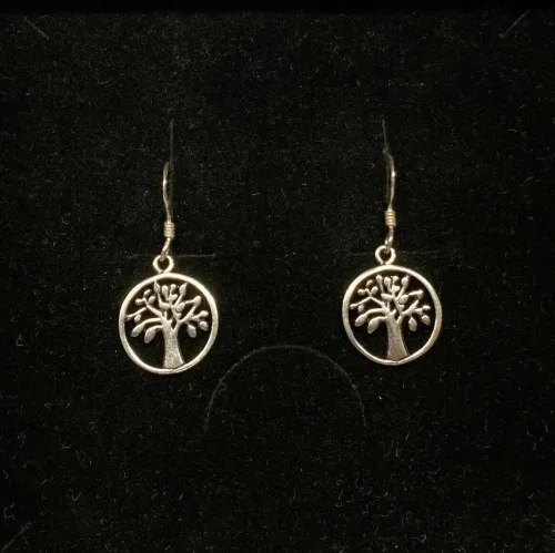 Vikingeøreringe i sølv - Livets træ Yggdrasil med løv, Vikingeøreringe i sølv - Livets træ Yggdrasil med blade - Vikinge vedhæng i sølv - Livets træ Yggdrasil med blade, Vikinge Vedhæng sølv - Livets træ Yggdrasil filigran, vikingesmykker, vikingsmykker, livstræet, ask, ygdrasil, yggdrassil, asatro, sølvvedhæng, sølvsmykke, kædevedhæng, freja, nordisk mytologi, asgård, udgård, midgård, museumssmykker, museums smykker, kopi smykker, fund, kopier af fund, ribe, biti,