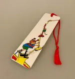 Bogmærke Karton med Pippi på skorsten, bogmærke, læsehest, lære at læse, førskolebarn, skole, skolestart, børnehave, gaveide, pippi, langstrømpe, astrid lindgren, ingrid nyman, svesk, ebentyr, helt, heltinde, rollemodel, forbillede, til børn, biti, ribe