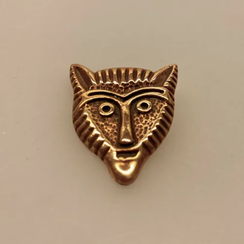 Bronze Vikingevedhæng - Fenris Ulvehoved Fladt, Bronze Vikingevedhæng - Fenris Ulvehoved, ulv, ulvehoved, fenris, fenrisulven, loke, asgård, aser, nordiske, guder, museumssmykker, museums, mytologi, myter, mytisk, dyr, smykke, vedhæng, bronze, gylden, vikingesmykker, biti, ribe, fund, specielt, flot, tungt, gedigent