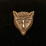 Bronze Vikingevedhæng - Fenris Ulvehoved Fladt, Bronze Vikingevedhæng - Fenris Ulvehoved, ulv, ulvehoved, fenris, fenrisulven, loke, asgård, aser, nordiske, guder, museumssmykker, museums, mytologi, myter, mytisk, dyr, smykke, vedhæng, bronze, gylden, vikingesmykker, biti, ribe, fund, specielt, flot, tungt, gedigent