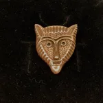 Bronze Vikingevedhæng - Fenris Ulvehoved Fladt, Bronze Vikingevedhæng - Fenris Ulvehoved, ulv, ulvehoved, fenris, fenrisulven, loke, asgård, aser, nordiske, guder, museumssmykker, museums, mytologi, myter, mytisk, dyr, smykke, vedhæng, bronze, gylden, vikingesmykker, biti, ribe, fund, specielt, flot, tungt, gedigent