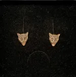 Bronze ørestikkere - Fenris Ulvehoved, ulv, ulvehoved, fenris, fenrisulven, dyr, ørestikkere, studs, bronzesmykker, bronze, bronzeørestikkere, gyldne, guld, kobber, vikingesmykker, vikinger, museumssmykker, museums, smykker, vikingefund, fund, kopi, vikingekopi, mytologi, nordisk, guder, aser, thyr, tyr, odin, udgravninger, thyra, gorm, harald, biti, ribe, ansgar,