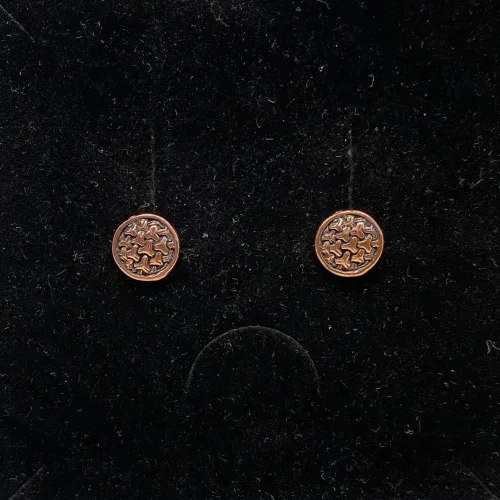 Bronze ørestikkere - Ringkædemønster, borrestil, vikingesmykker, museumssmykker, øreringe, stikkere, studs, ægte, kopismykker, fund, udgravninger, odin, freja, frigg, ydun, idun, gylde, bronze, kobber, biti, ribe