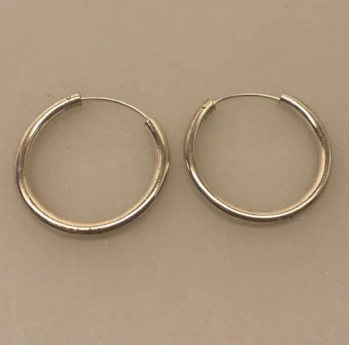 Creoler i sølv Ø 30 mm glatte hoops 3 mm, store, kraftige, tykke, sølvøreringe, creoler, sølv, øreringe, runde, ringe, ørenringe, chunky, stilige, simple, statement, smykker, stine a, maanesten, enamel, susanne friis bjørner, cph, biti, ribe, danske, brands, mærker,