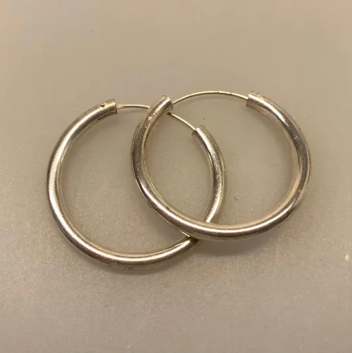Creoler i sølv Ø 30 mm glatte hoops 3 mm, store, kraftige, tykke, sølvøreringe, creoler, sølv, øreringe, runde, ringe, ørenringe, chunky, stilige, simple, statement, smykker, stine a, maanesten, enamel, susanne friis bjørner, cph, biti, ribe, danske, brands, mærker,