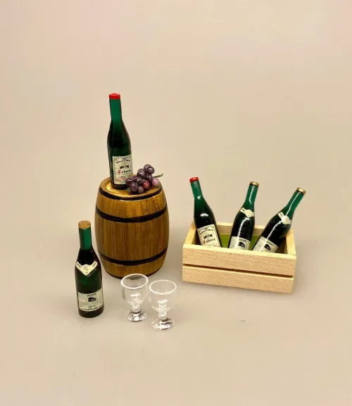 Miniature Glas på fod klare, glas, på fod, vinglas, service, dukkehus, dukkehustilbehør, nissetilbehør, nissedør, nissebo, sættekasse, sætterkasse, sættekasseting, amagerhylde, pynt, småt, dukkestue, tilbehør til, miniaturer, miniature, miniatyre, drikkeglas, biti, ribe