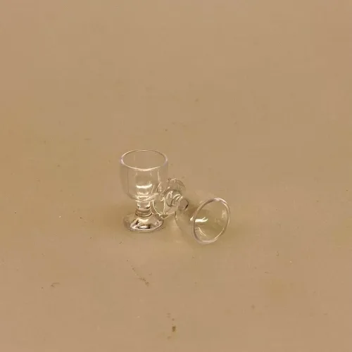 Miniature Vinglas på fod klare, Miniature Glas på fod klare, glas, på fod, vinglas, service, dukkehus, dukkehustilbehør, nissetilbehør, nissedør, nissebo, sættekasse, sætterkasse, sættekasseting, amagerhylde, pynt, småt, dukkestue, tilbehør til, miniaturer, miniature, miniatyre, drikkeglas, biti, ribe